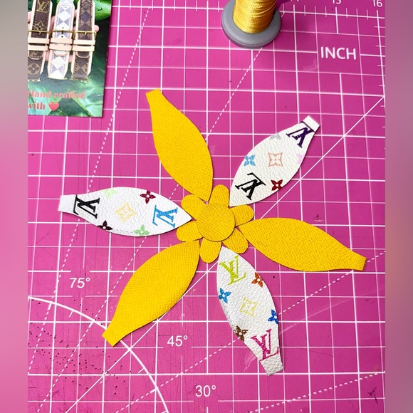 💝 Murakami Yellow and White Air Balloon Keychain bag charm - Picture 14 of 17